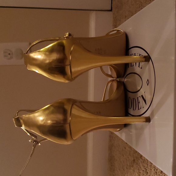Steve Madden Stecy in Gold Size 9 - Picture 3 of 4